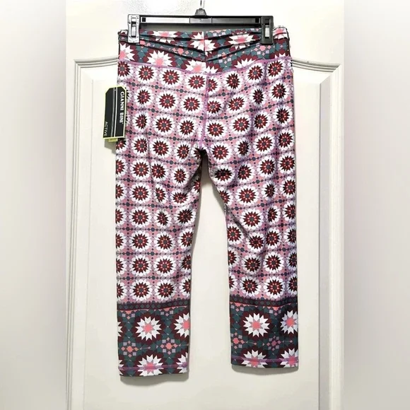 Gianni Bini Capri Legging Capri Medium M-S Pink Geofloral Ella NWT active NEW - Picture 4 of 7